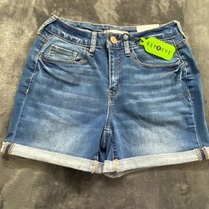 NWT SO Curvy Midi Denim Jean Hi Waisted Short 4" Inseam Size 3/26W